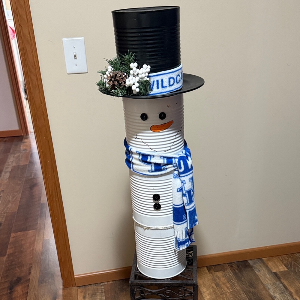 Homemade UK-University of Kentucky- Stacked Tins Snowman with Scarf